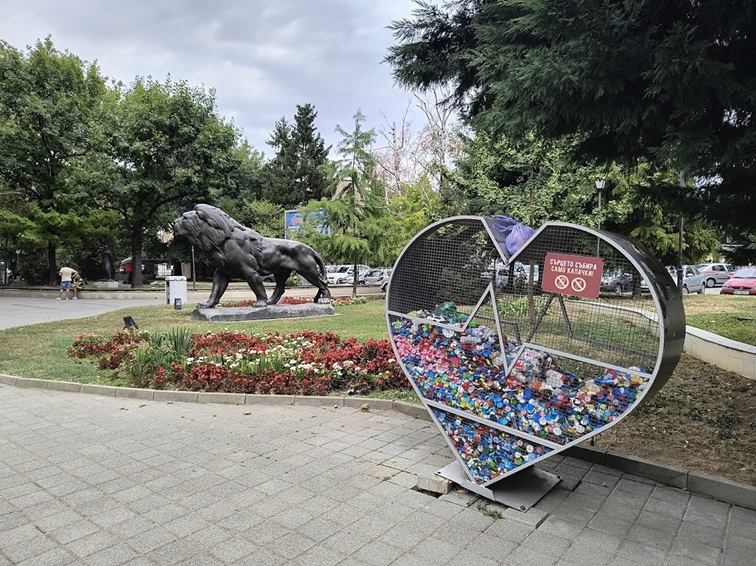 Капачки вместо държавна политика
