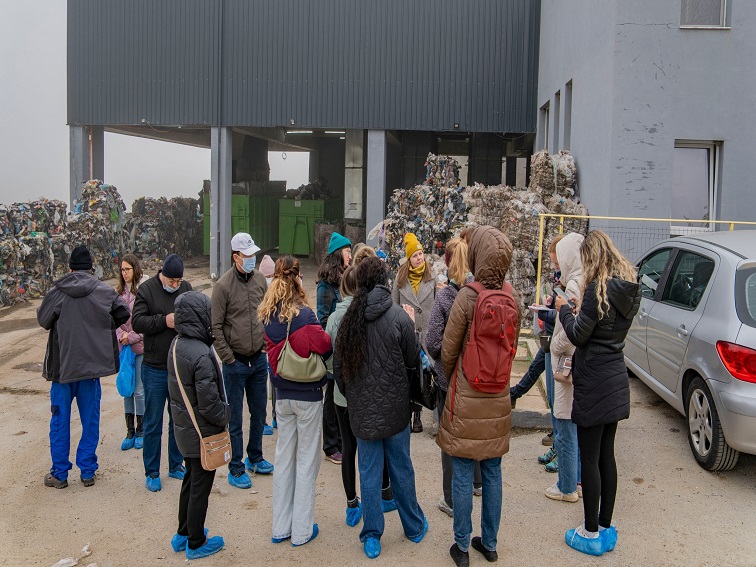 Чужденци разгледаха как Благоевград се справя с боклуците