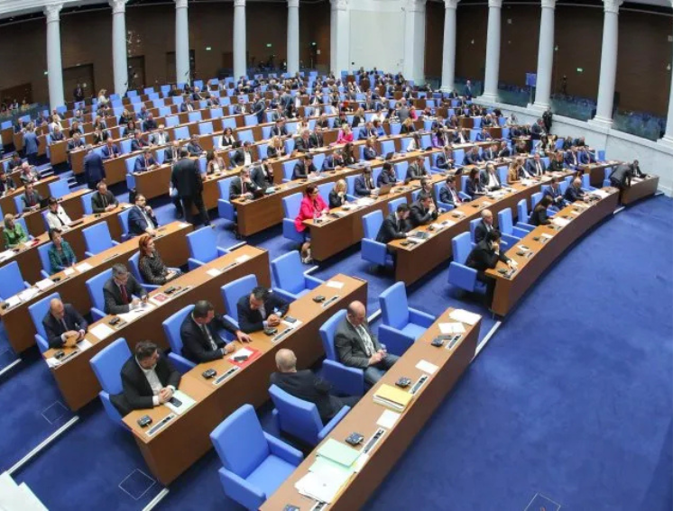 Край на „делата шамари“? Парламентът прие нова защита за журналисти, активисти и граждани
