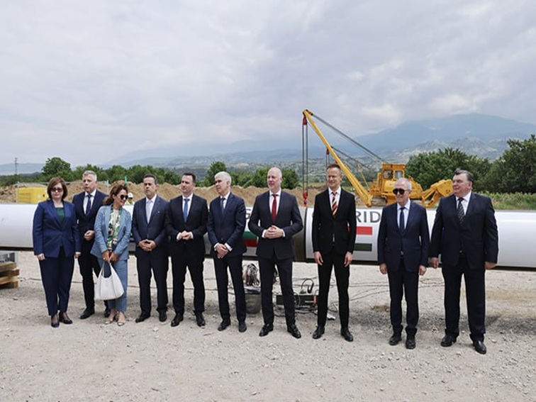 Направиха символична първа копка на вертикалния газов коридор при Микрево