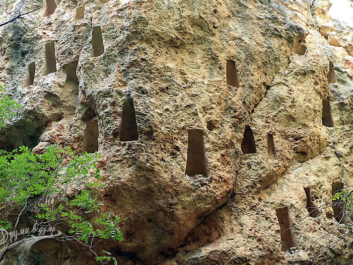 Глухите камъни – мистичното тракийско светилище над Малки Воден