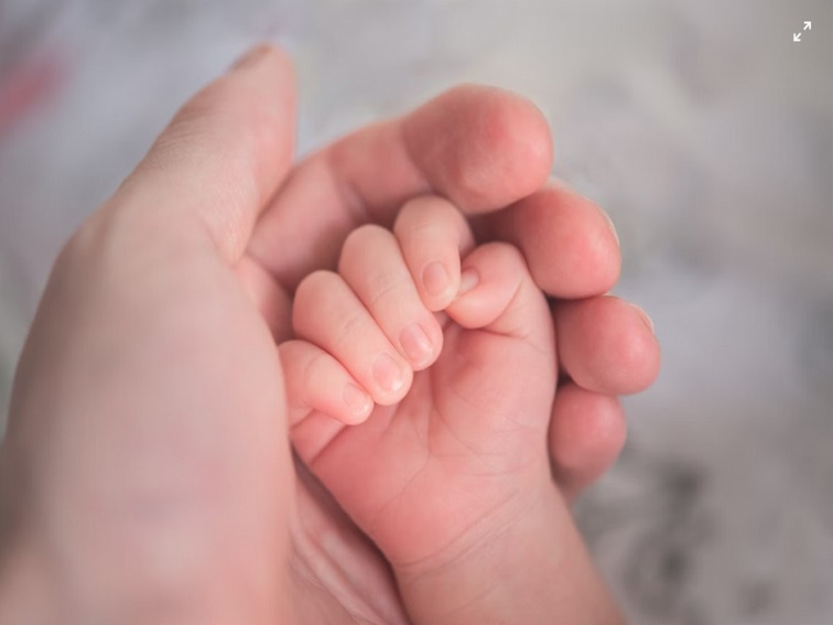 Лекари от Плевен спасиха зрението на бебе, родено 700 грама