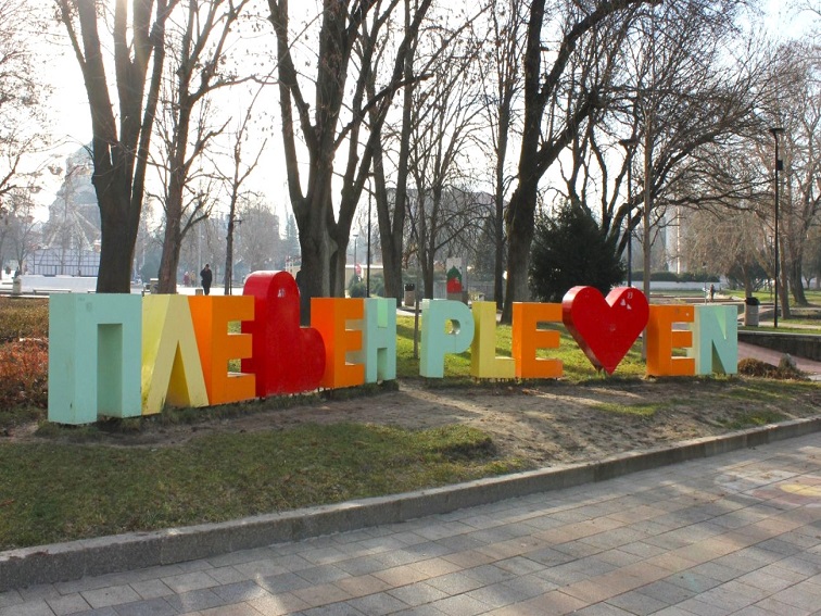 Пръскане срещу комари в Плевен: Обработват водни площи и Кайлъка