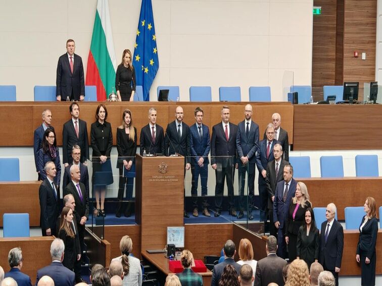 МОЖЕМ ЛИ ДА ОЧАКВАМЕ НЕЩО ПО-ДОБРО ОТ СЛУЖЕБНО ПРАВИТЕЛСТВО СЪС СТАРИ ИГРАЧИ?