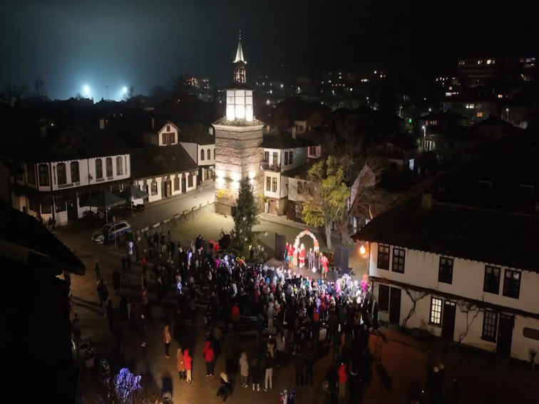 Коледна Трявна: Празник сред възрожденската архитектура