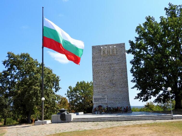 Президентът Румен Радев ще почете паметта на преображенци на Петрова нива