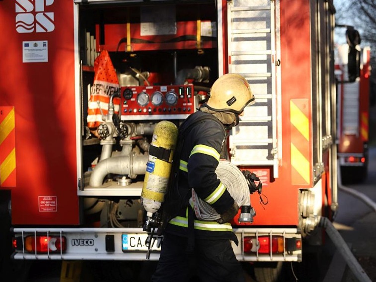 Пожар в необитаема сграда в двора на МБАЛ–Благоевград е потушен бързо