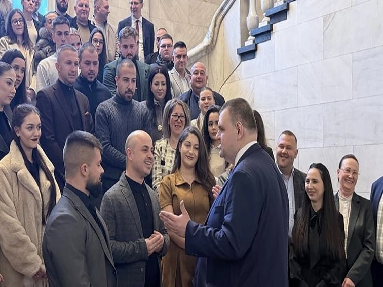 Партия не се гради насила и със страх!