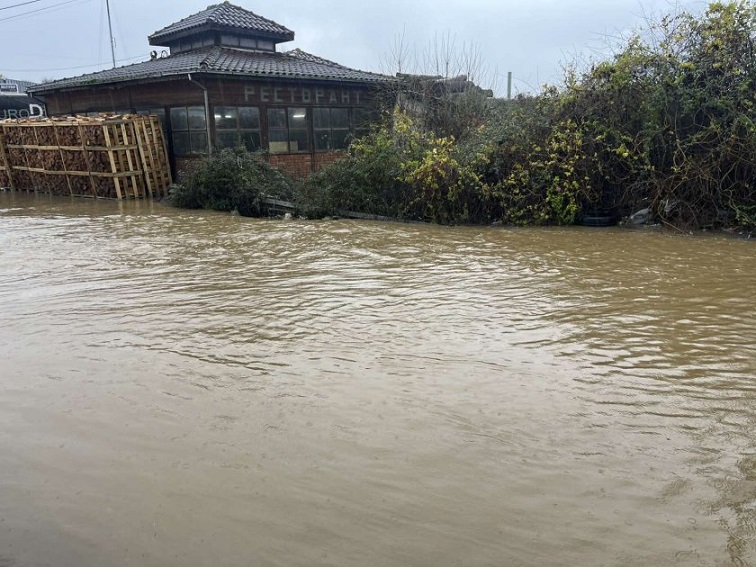 Властите започнаха оценка на щетите от проливните валежи в Югозападна България