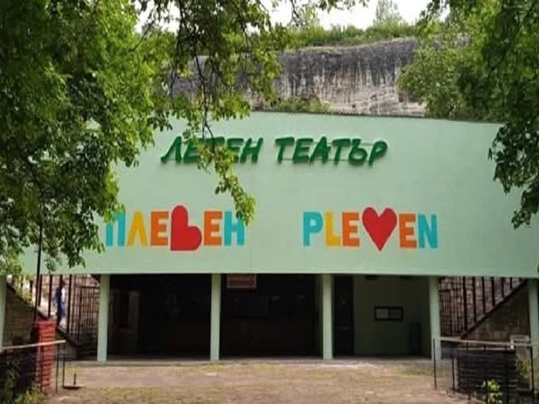 Лятно кино под звездите в Плевен представя „Петя на моята Петя“