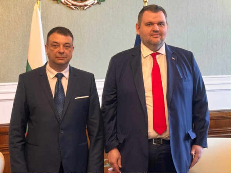 КМЕТЪТ НА СИЛИСТРА ИСКА ДА СЛОЖИ 43 ВЯТЪРНИ ПЕРКИ – НАЙ-ПЛОДОРОДНАТА ЗЕМЯ Е В ОПАСНОСТ