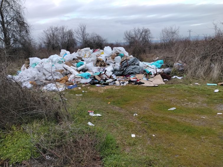 Сигнали за отпадъци край извор в Белово подновяват дебата за провалената политика по рециклиране