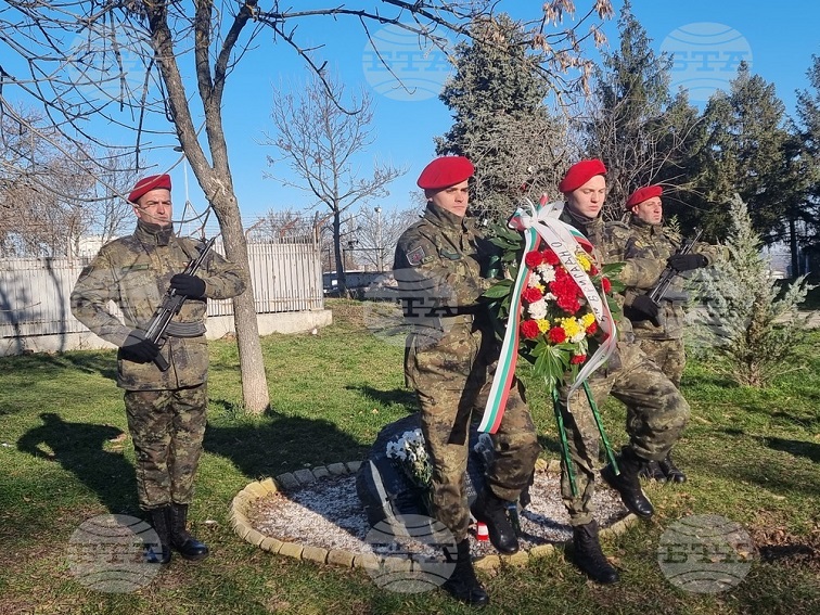 Плевен отдаде почит на българските военнослужещи, загинали по време на мисията в Ирак