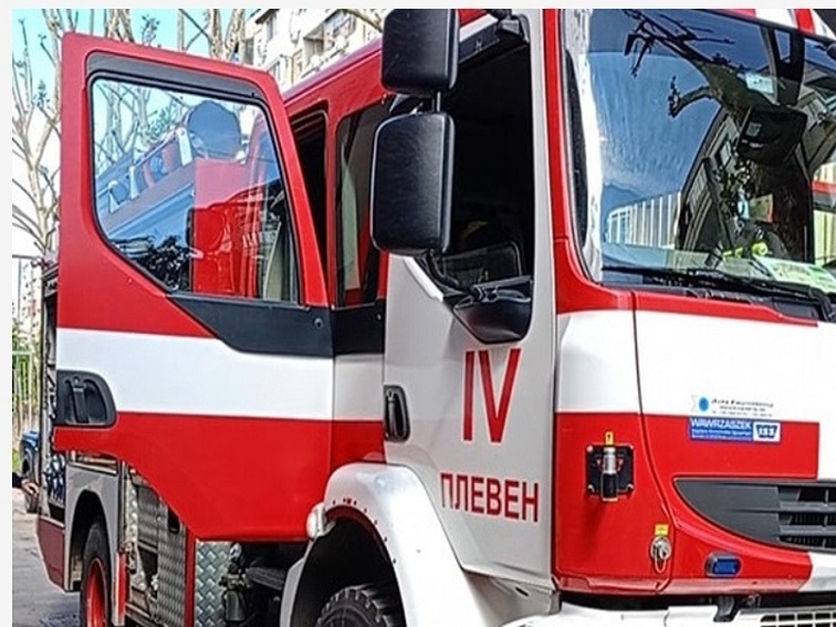 Пожар унищожи покрив, техника и домашно имущество в къща за гости в Буковлък