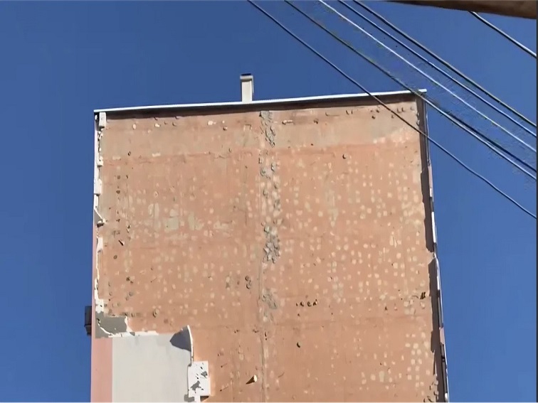 Бурният вятър срути изолация в Асеновград