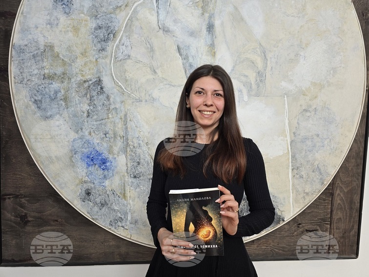 „Пак ще се усмихна“ – Лилия Манолова представи първата българска книга за следродилната депресия в Плевен