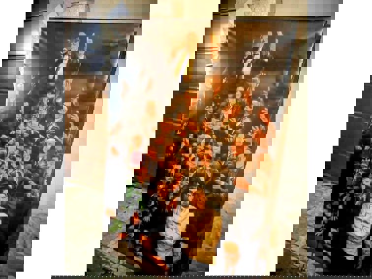 Картина, роза и политическо послание пред дома на Бойко Борисов