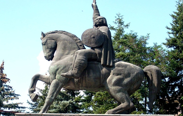 Перник става на 96 години