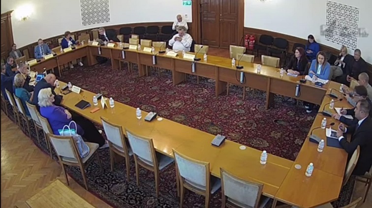 СЛЪНЦЕ ЗА ТОК ИЛИ СВЕТЛИНА ЗА КУЛТУРА- КАЗУСЪТ „ЗЛАТНА ЛИВАДА“ СТИГНА ДО ПАРЛАМЕНТА