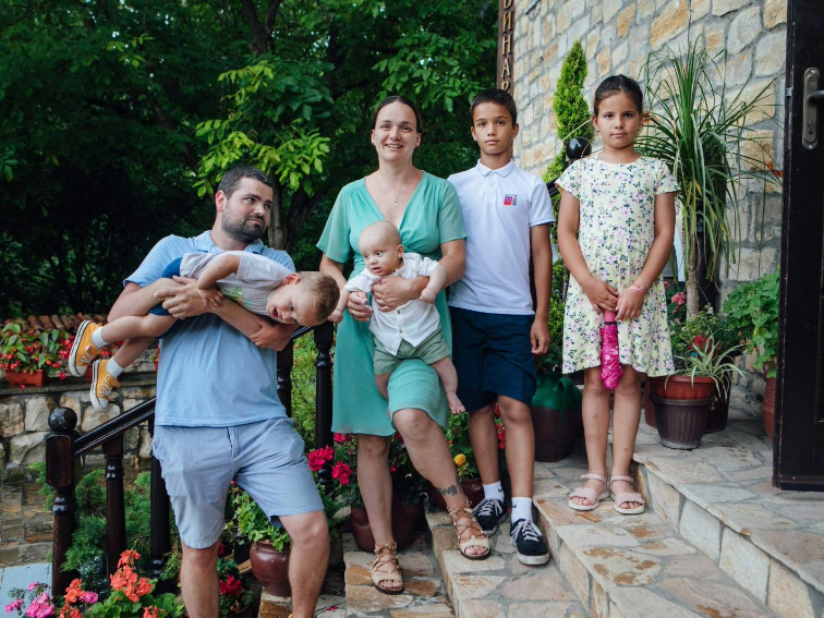 Семейство Бешевлиеви: Животът в София не е пригоден за хора с деца
