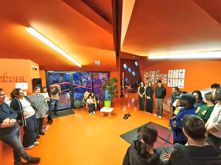 Студенти по графичен дизайн от ВСУ представиха свои творби във Франция