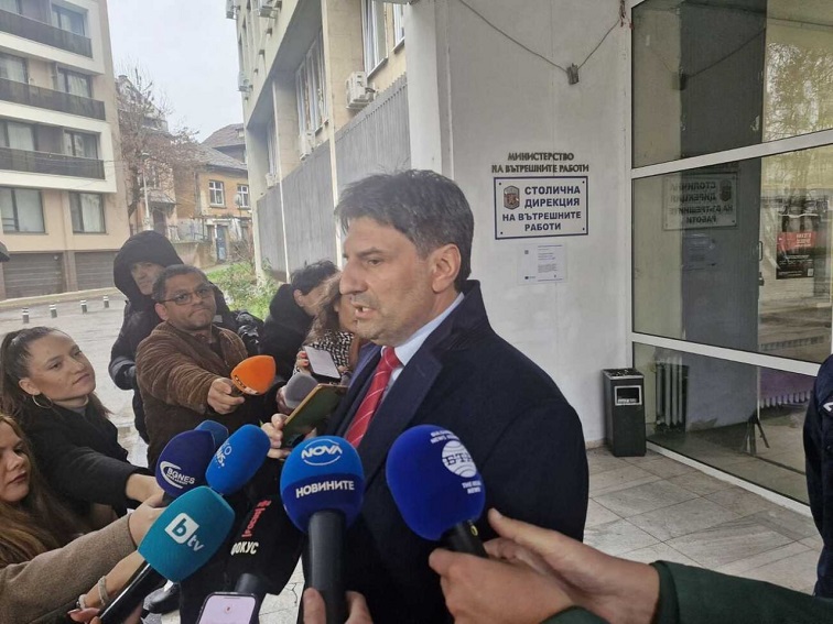 Трима души са задържани след протестите в София