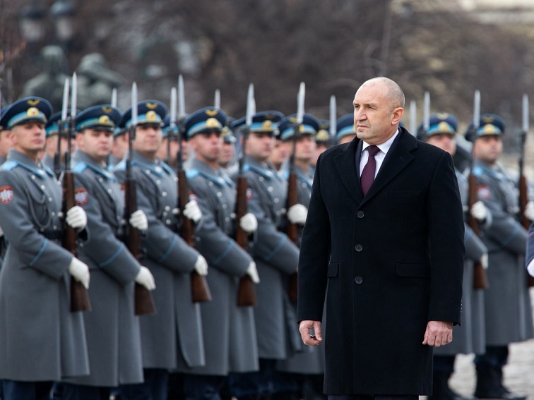 Радев: Партиите са още в почивка, но възнамерявам възможно най-скоро да връча мандата