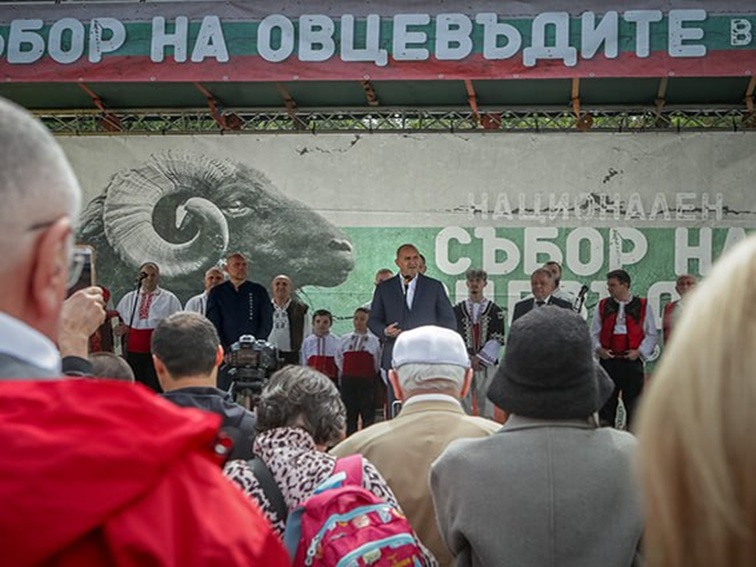 Радев: Хората трябва да изказват свободно мнението си