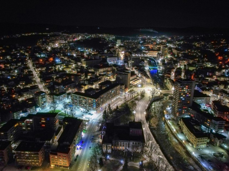 Декември в Габрово: Светлини, Традиции и Културен Ритъм