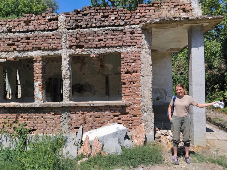 Лудата баня край село Баня – една година след разчистването все още се пази