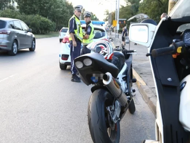  Нерегистриран мотоциклет спрян в с. Сапарево