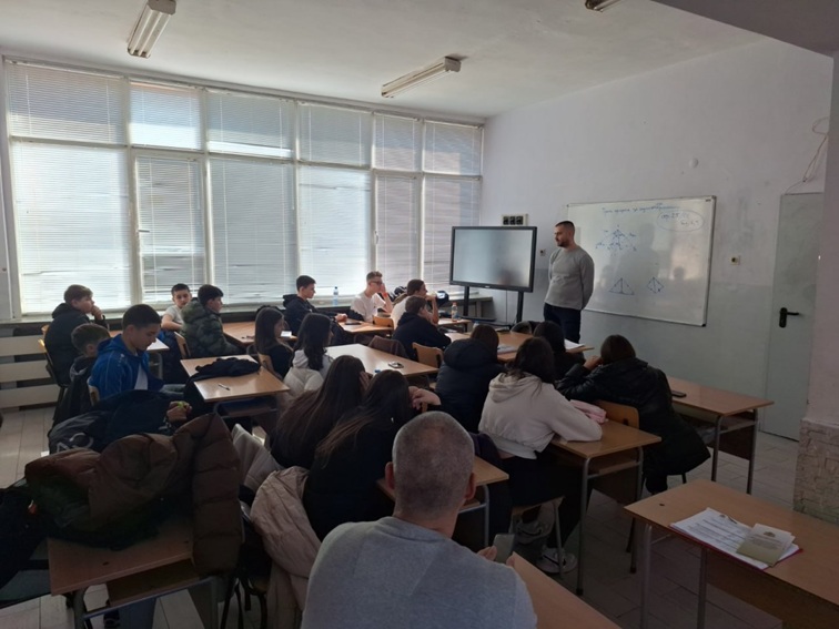  Седмокласници от Благоевград научиха повече за съдебната система от следовател Мартин Христов