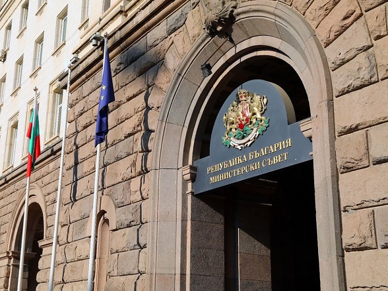 Минималната работна заплата ще бъде 1213 лева от 1 януари 2026 г.