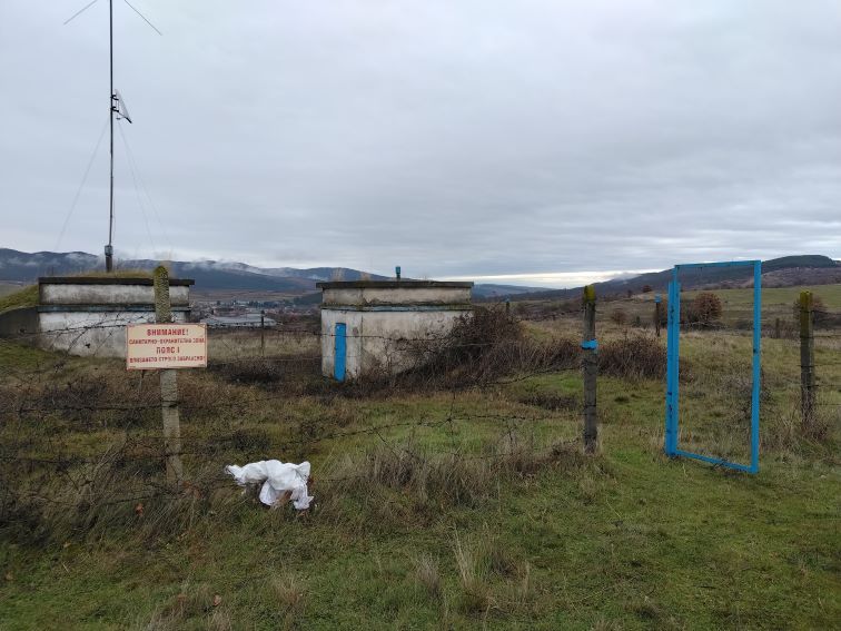 Нарушен контрол за достъп до вододайна зона край Лесичово поставя здравето на хората в риск