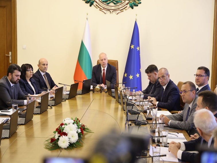 Желязков: Готов е графикът със срокове за решаване на проблема с водата в Плевен, МРРБ да го качат на сайта си незабавно