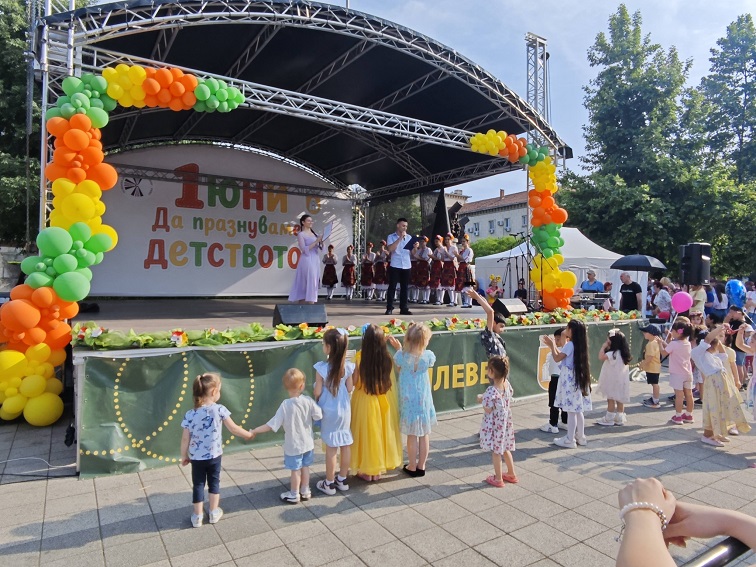 Плевен отпразнува Деня на детето с музика, танци и много усмивки