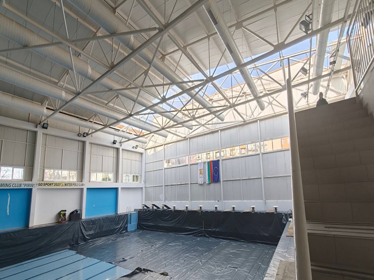 В Благоевград започна планираният ремонт на закрития плувен басейн