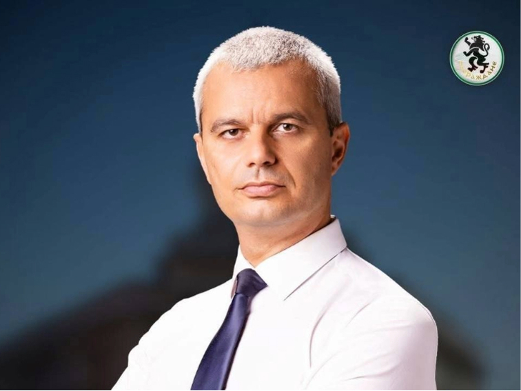 Фалшива опозиция ли е Костадин Костадинов? 