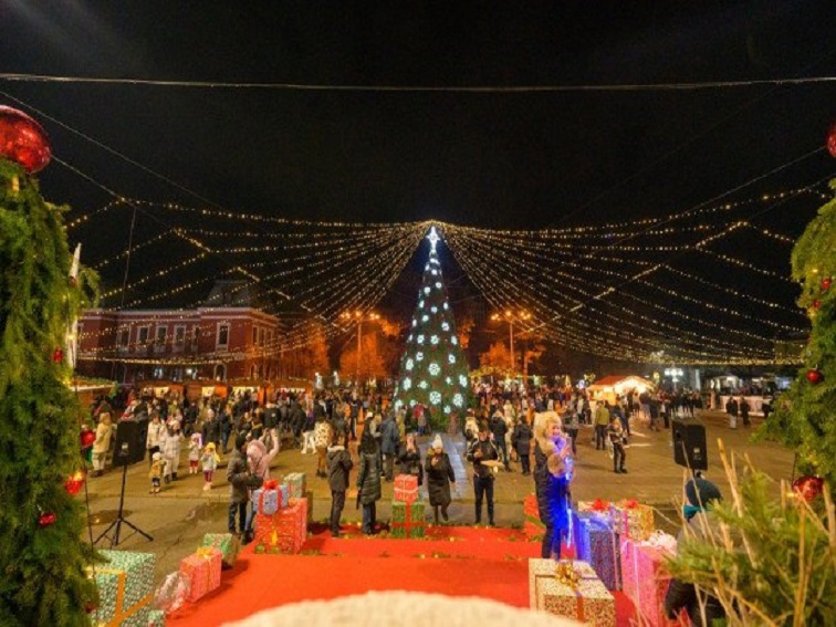 Кюстендил ще запали светлините на коледната елха на Никулден