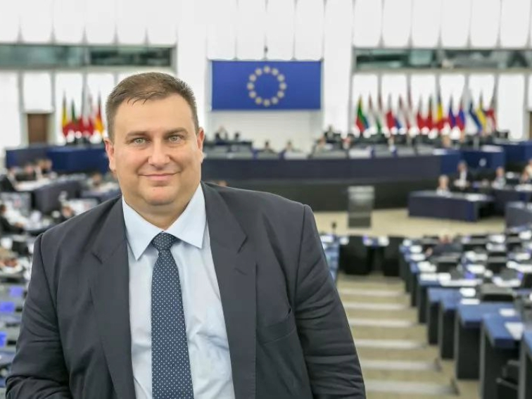 ГЕРБ призна: Сваляне на правителството е последен шанс срещу еврото!
