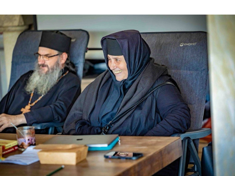 Беседа за православието с отец Козма и сестра Серафима