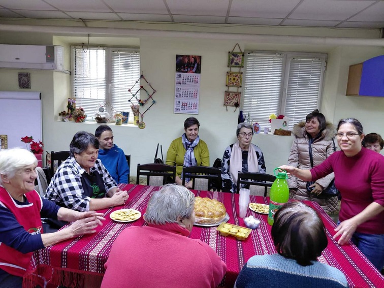 Бабите от клуб „Втора младост“ в Разлог готвиха капама