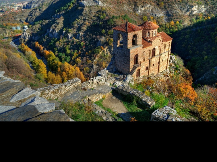 Асеновата крепост - величествен паметник оставен почти на произвола на съдбата