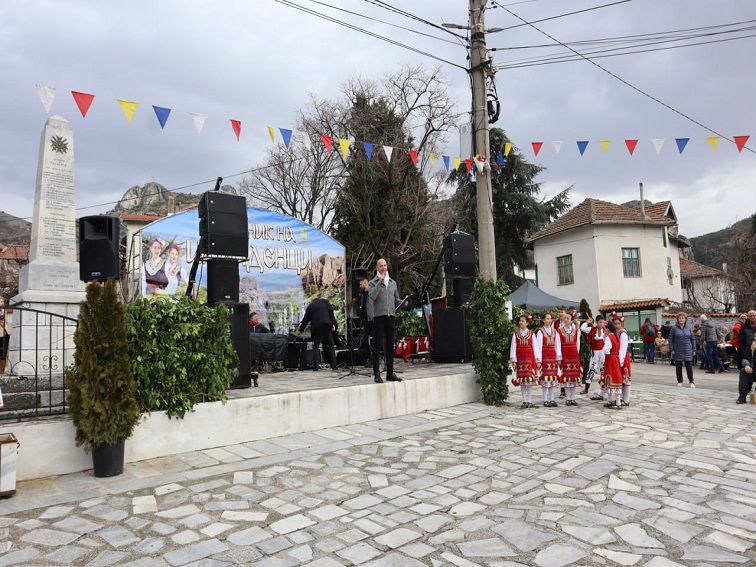 В Илинденци короноваха „Царя на лозята“ и отличиха най-добрите вина