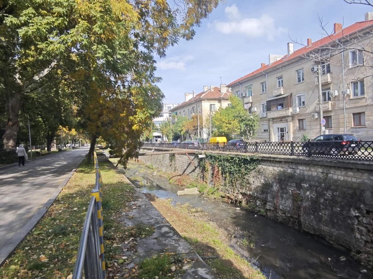 Плевен: Над 500 чувала с боклук извадени от река Тученишка