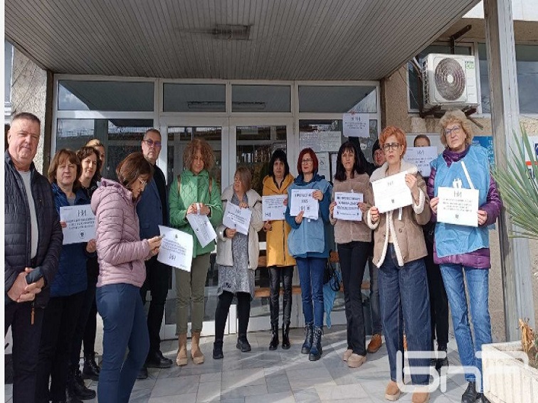 Служители на статистиката в Благоевград протестираха за по-високи заплати