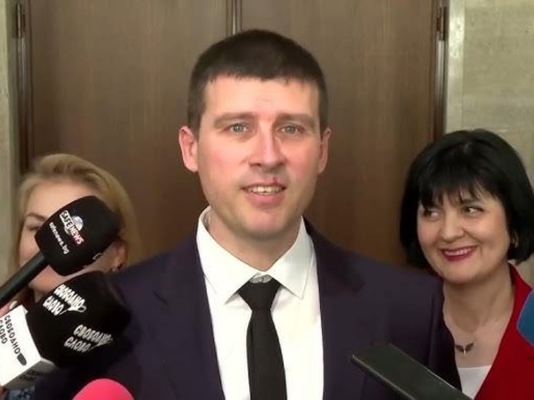 Сигнал до ДАНС и ДКСИ заради очерняща кампания срещу Ивелин Михайлов