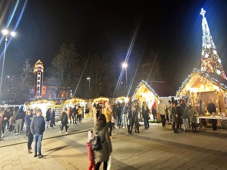 Коледно градче, ледена пързалка и атракциони ще озарят Плевен за празниците