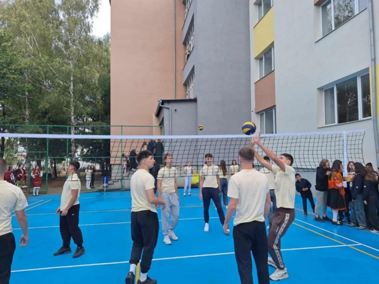 Четири нови спортни площадки се откриха днес в СУ „Братя Каназиреви“ в Разлог