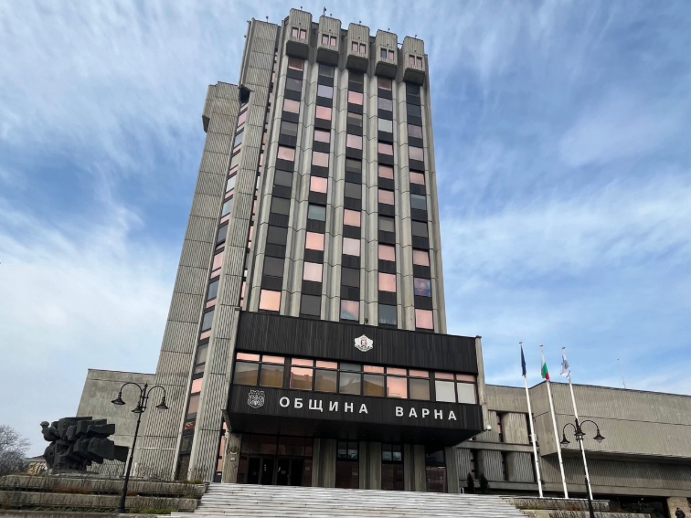 Община Варна спира временно плащанията в брой на касите си